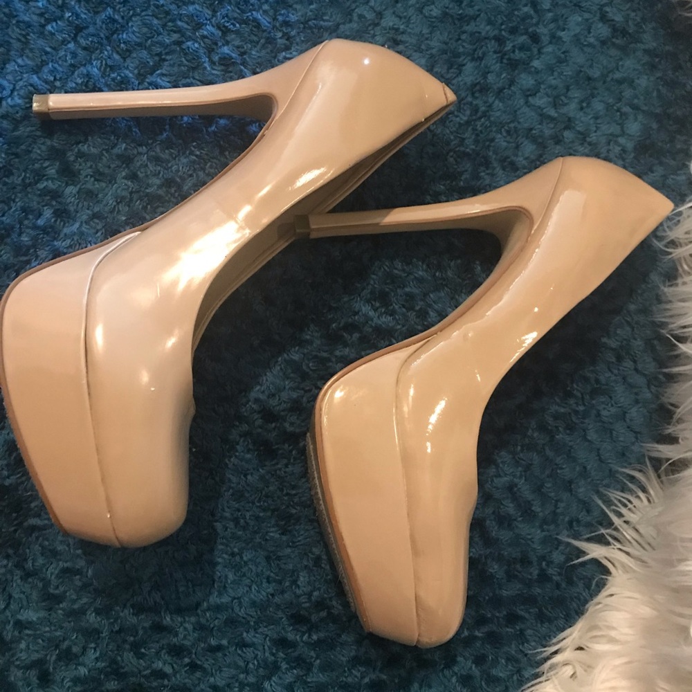 Classic Bakers Pumps  in Nude/ Taupe